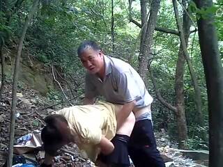 中國的 爸: 夾 獵人 管 高清晰度 色情 視頻 7e