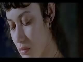 Olga kurylenko penuh frontal x rated klip adegan