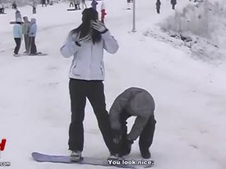Asiática pareja loca snowboarding y sexual adventures vid